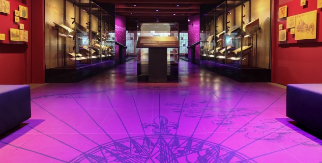 Tentoonstelling Atlassen over de amsterdamse cartograaf Blaeu in het scheepvaartmuseum te Amsterdam